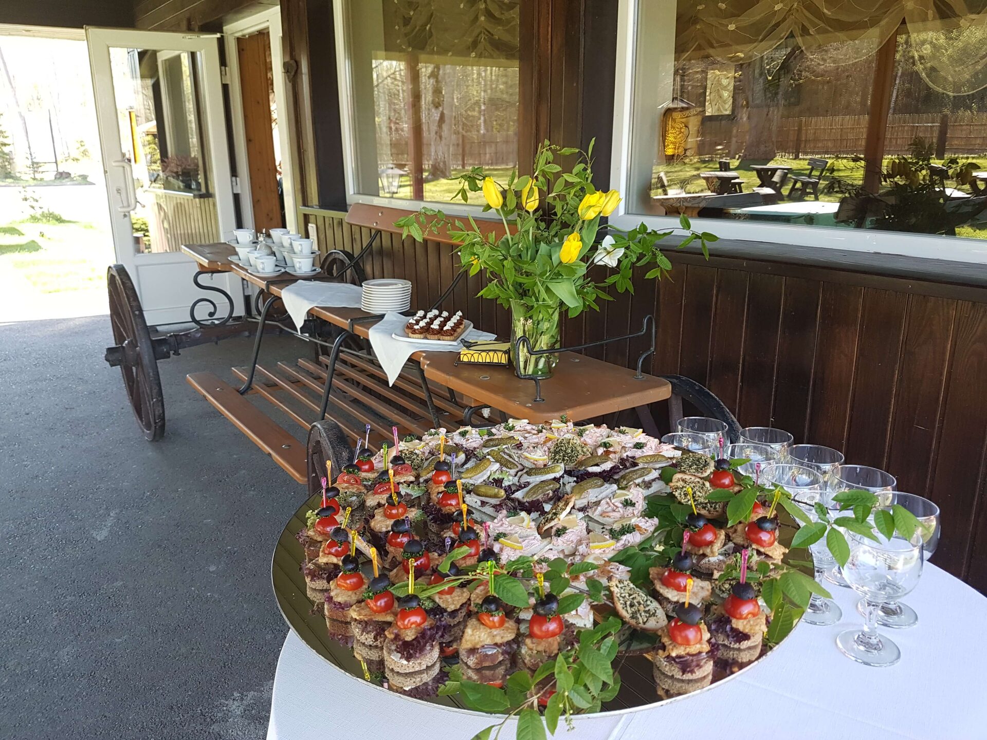 Galds — welcome-table